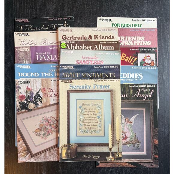 Lot of 15 Leisure Arts Cross Stitch Pattern Leaflets Vintage Flowers Christmas - Picture 1 of 4
